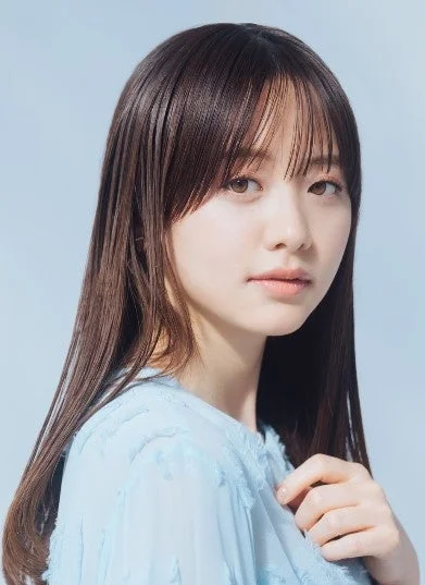 女性,日本人,ロングヘア,前髪,ポートレート,スタジオ撮影,青い服,ビューティー,ファッション,透明感