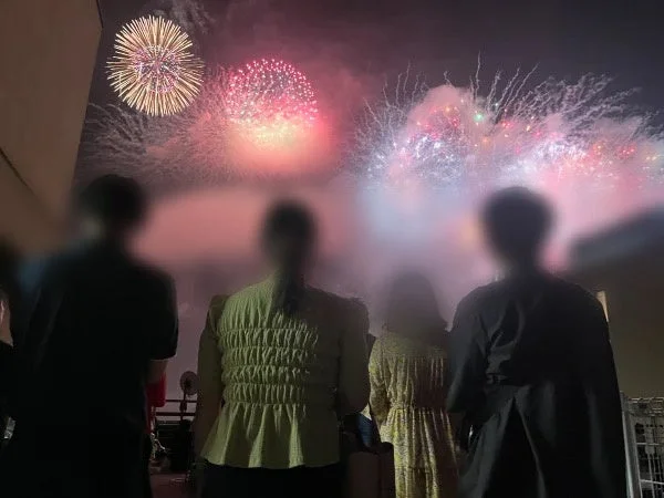 花火鑑賞の様子