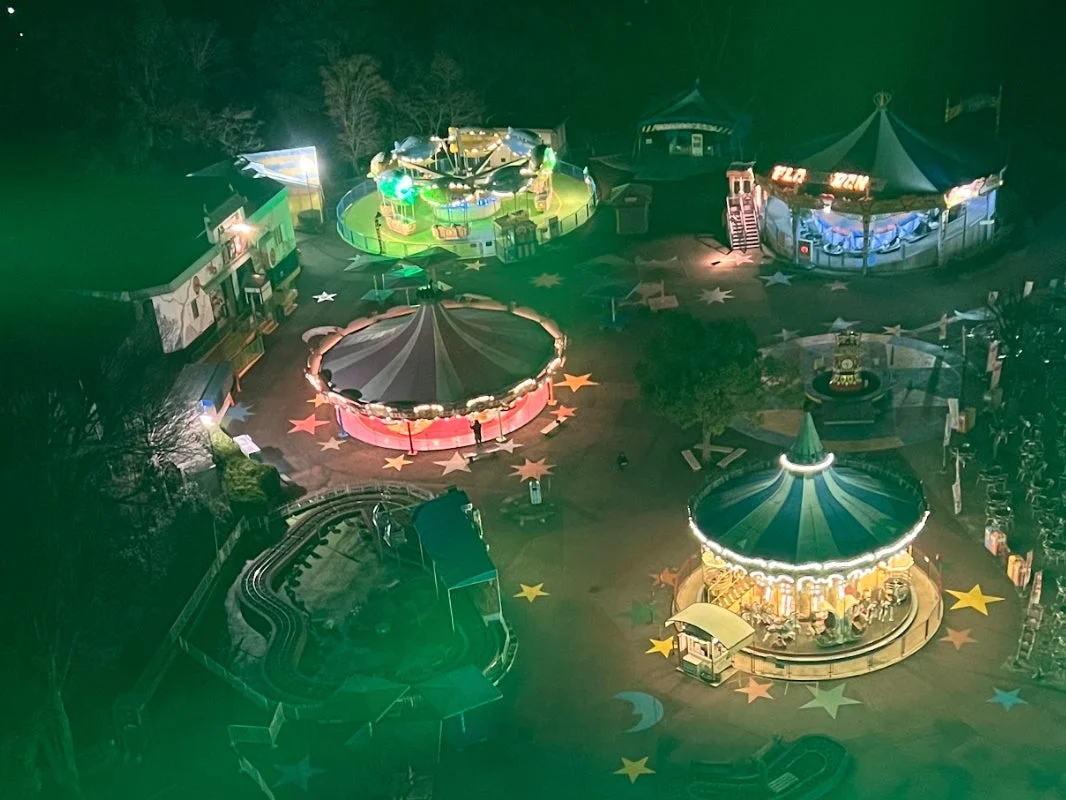 夜の遊園地